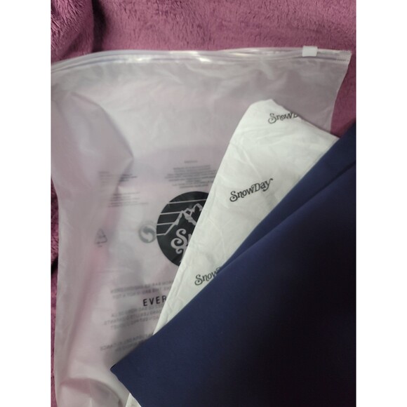 Snowday Navy Blue with classic let it snow logo , large T shirt. - Picture 5 of 6